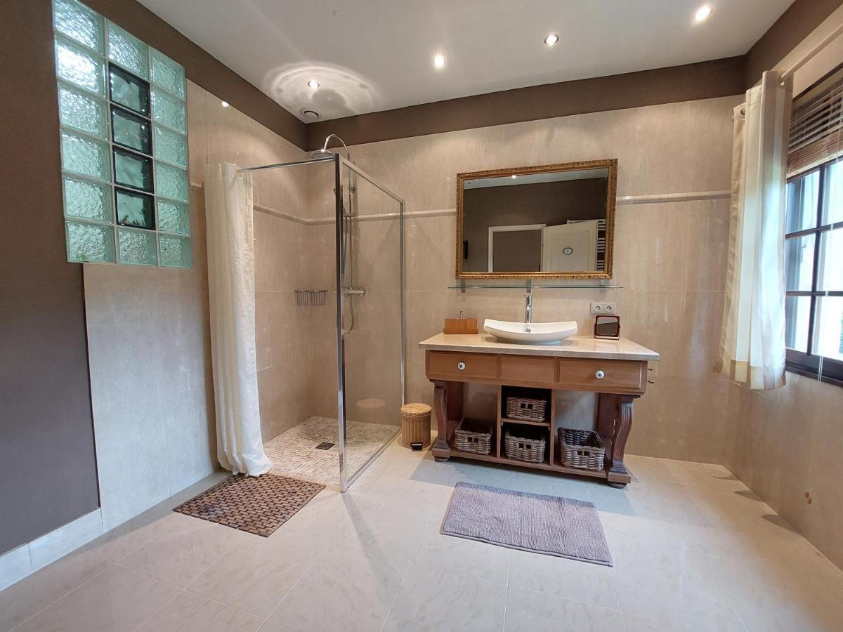 "Le Petit Bonheur" Gite Van 4 Tot 12 Personen Met Prive Vijver Van 2Ha Maisonnais-Sur-Tardoire Exterior photo